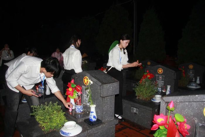 Đảng, Nhà nước và các tầng lớp nhân dân không bao giờ quên ơn những anh hùng đã ngã xuống vì độc lập dân tộc.