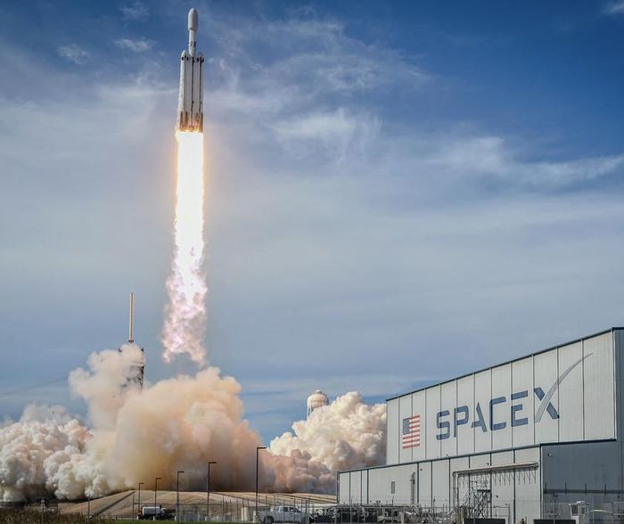 Ngày 25/6/2024, tên lửa SpaceX Falcon Heavy cất cánh từ bệ phóng 39A tại Trung tâm Vũ trụ Kennedy của NASA ở Florida (Mỹ). Ảnh: AFP