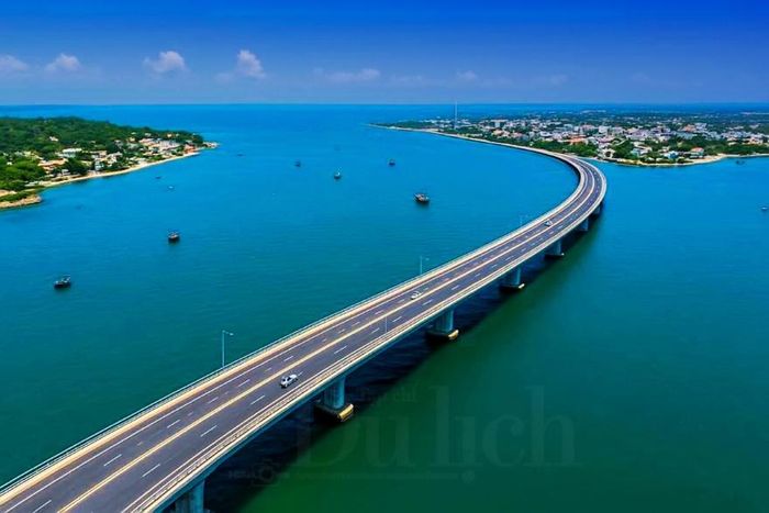 Việc đầu tư đồng bộ hạ tầng hướng biển, đặc biệt là cầu Cần Giờ vừa khởi công (Quý I-2026) sẽ tạo ra trục phát triển kinh tế đột phá.