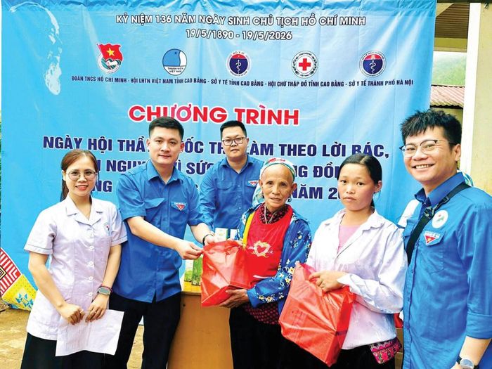 Các cấp bộ Đoàn triển khai hoạt động khám bệnh, tư vấn sức khỏe và phát thuốc miễn phí cho người dân vùng khó khăn.