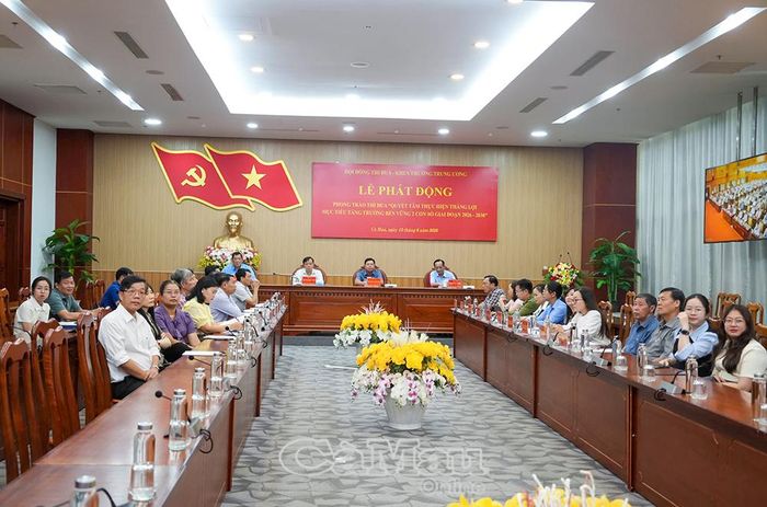 Các đại biểu tham dự lễ phát động tại điểm cầu Cà Mau.