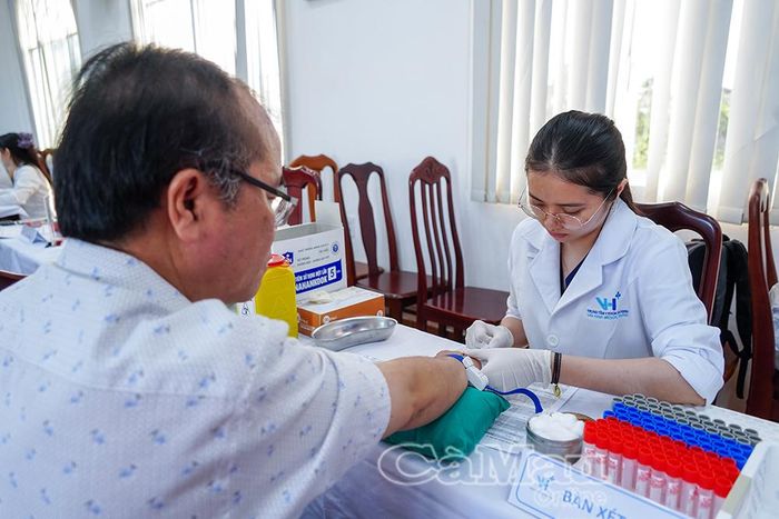 Cán bộ, nhân viên được tầm soát chuyên sâu nhằm phát hiện sớm những nguy cơ mắc các bệnh lý, nâng cao chất lượng chăm sóc sức khỏe.