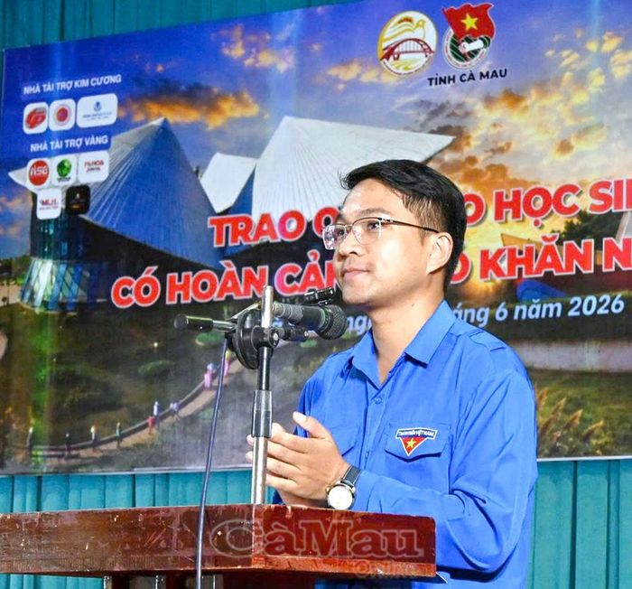 Phó Bí thư Thường trực Tỉnh đoàn Cà Mau Trần Đăng Khoa phát biểu tại chương trình và gửi lời cảm ơn đến các đơn vị đồng hành, tài trợ.