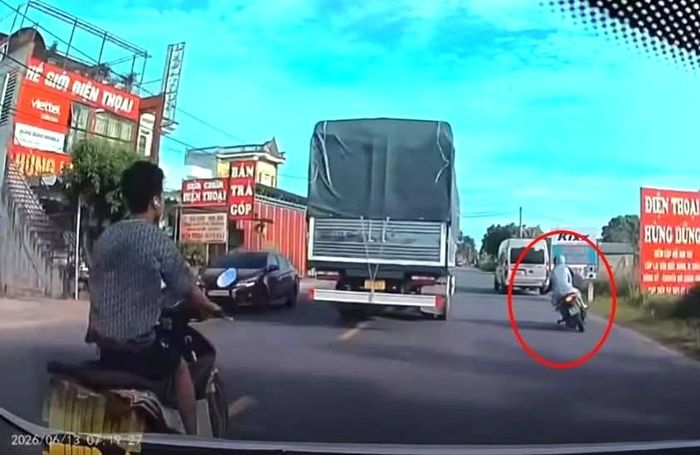 Vụ tai nạn giao thông được camera hành trình ghi lại.