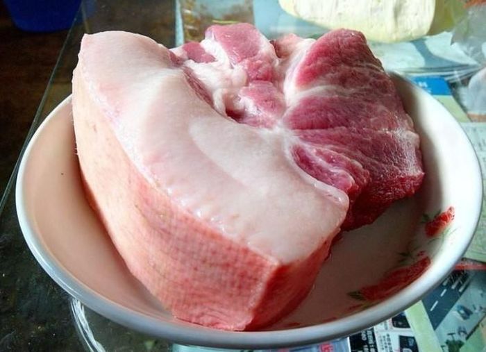 Thịt cổ lợn thường có nhiều hạch. Ảnh minh họa