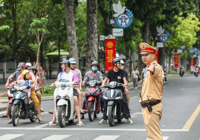 Điều chỉnh tổ chức giao thông tại nút giao Láng Hạ - Giảng Võ - La Thành để phục vụ thi công xây dựng cầu vượt thuộc dự án đường Vành đai 1. (Ảnh minh họa).