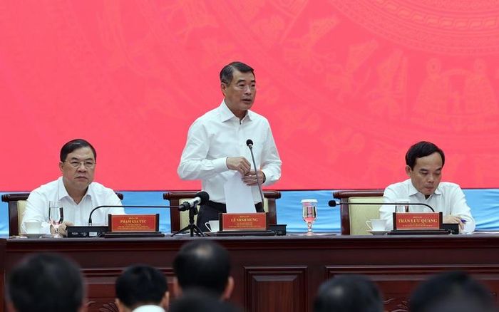 Tại buổi làm việc với Ban Thường vụ Thành ủy TP.HCM ngày 12/6, Thủ tướng Chính phủ Lê Minh Hưng yêu cầu thành phố phối hợp với các bộ, ngành khẩn trương xây dựng Luật Đô thị đặc biệt để trình cấp có thẩm quyền xem xét.