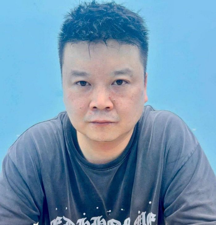 Các đối tượng bị bắt giữ là Man Jian Xiang và Liu Hong.