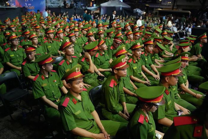 Gala “Tổ quốc bình yên” được dàn dựng như một bản trường ca nghệ thuật về lực lượng An ninh nhân dân trên mảnh đất Thành đồng Tổ quốc.