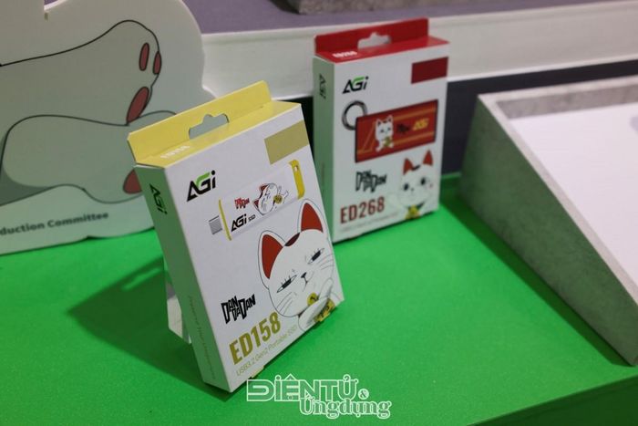 AGI còn gây chú ý với các sản phẩm hợp tác bản quyền từ anime Dandadan, bao gồm RAM DDR5 RGB, SSD di động và thẻ nhớ microSD phiên bản giới hạn