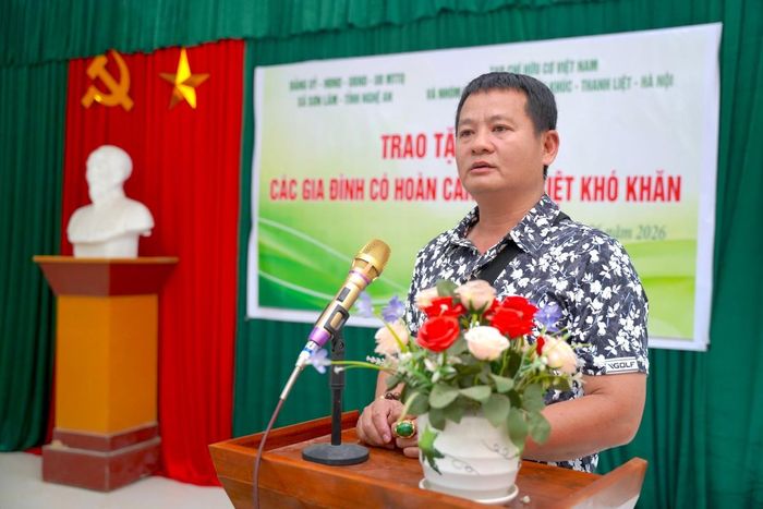 Ông Nguyễn Huy Hiếu, đại diện Nhóm Thiện nguyện Triều Khúc mong muốn những phần quà sẽ góp phần chia sẻ khó khăn, tiếp thêm động lực để bà con xã Sơn Lâm vươn lên trong cuộc sống.