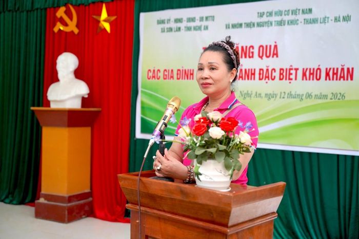 Bà Trần Bích Liên, đại diện Nhóm Thiện nguyện Triều Khúc phát biểu tại chương trình.