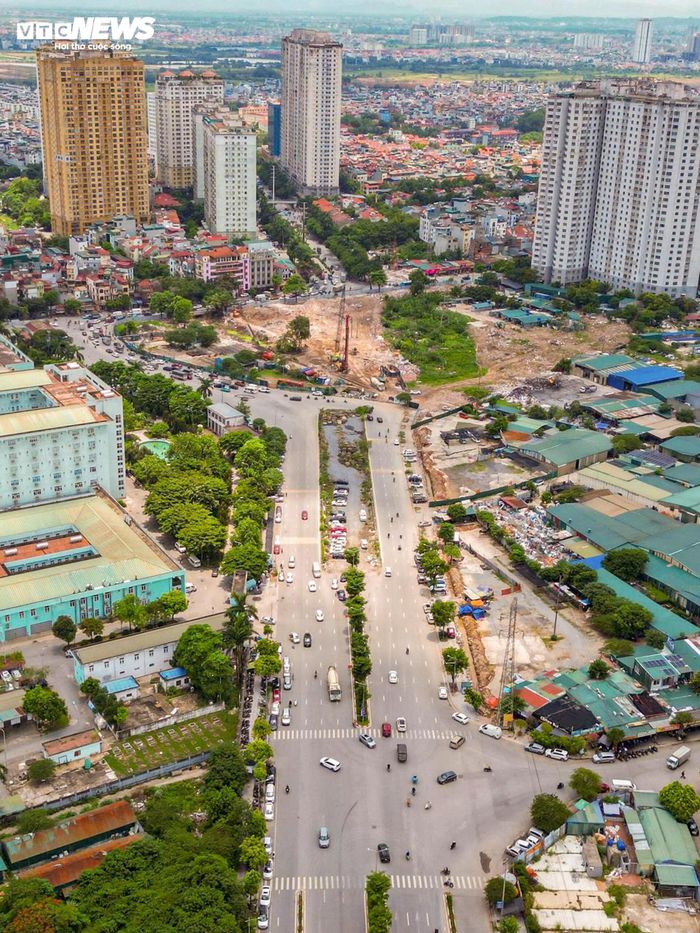 Đến tháng 5/2026, những vướng mắc cuối cùng về mặt bằng mới được tháo gỡ. Địa phương hoàn tất việc bàn giao mặt bằng sạch cho chủ đầu tư để tiếp tục triển khai dự án.