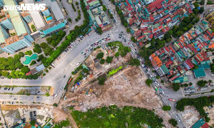Dự án được thực hiện theo hình thức BT (xây dựng - chuyển giao), gồm hai tuyến đường chính. Trong đó, tuyến số 1 dài hơn 2,5km với mặt cắt ngang rộng 53,5m, còn tuyến số 5 dài hơn 1,1km, rộng 20,5m.
