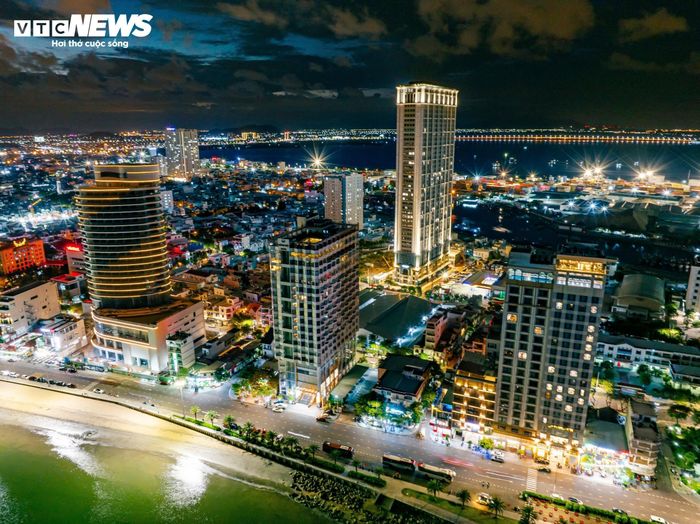 Ngoài ra người đứng đầu chính quyền tỉnh Gia Lai thẳng thắn yêu cầu các ngành chức năng phải khẩn trương quy hoạch các khu phố đi bộ, chợ đêm, các tổ hợp giải trí 24/7 và các chuỗi dịch vụ ẩm thực ven biển hoạt động xuyên đêm để tạo điểm nhấn khác biệt.