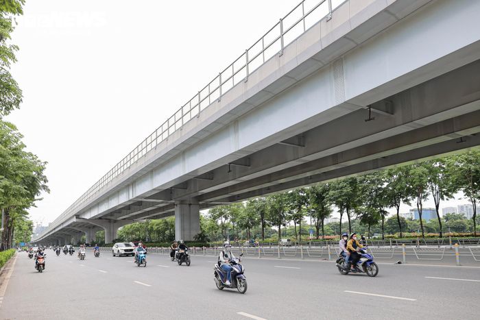 Dự án hầm chui nút giao Tây Thăng Long - Vành đai 3 có chiều dài khoảng 0,9km, tổng mức đầu tư dự kiến 1.156 tỷ đồng. Công trình có điểm đầu kết nối với đường Hoàng Minh Thảo đã được xây dựng, cách nút giao khoảng 150m; điểm cuối đấu nối với trục Tây Thăng Long theo hướng từ Phạm Văn Đồng đến Văn Tiến Dũng, cách nút giao khoảng 850m.
