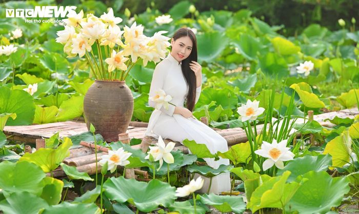 Không khí nhộn nhịp nhưng vẫn giữ được nét thanh bình vốn có của vùng quê ngoại thành.