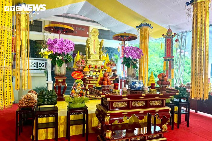 Sáng 14/6 sẽ diễn ra lễ tưởng niệm các anh hùng liệt sĩ và đồng bào yêu nước. Buổi chiều cùng ngày, Ban Trị sự Giáo hội Phật giáo Việt Nam TP.HCM tổ chức trai đàn chẩn tế, kỳ siêu anh linh các liệt sĩ và đồng bào đã khuất.