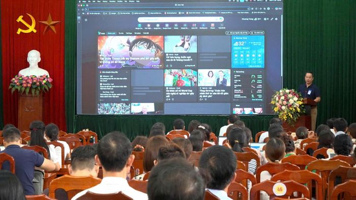Các cán bộ, nhân viên xã Thanh Oai thường xuyên được tập huấn nâng cao nghiệp vụ và công tác chuyển đổi số. Ảnh: NL