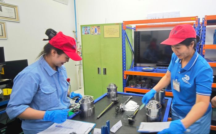 Thí sinh thể hiện phần thi thực hành. Ảnh: Hải Hà
