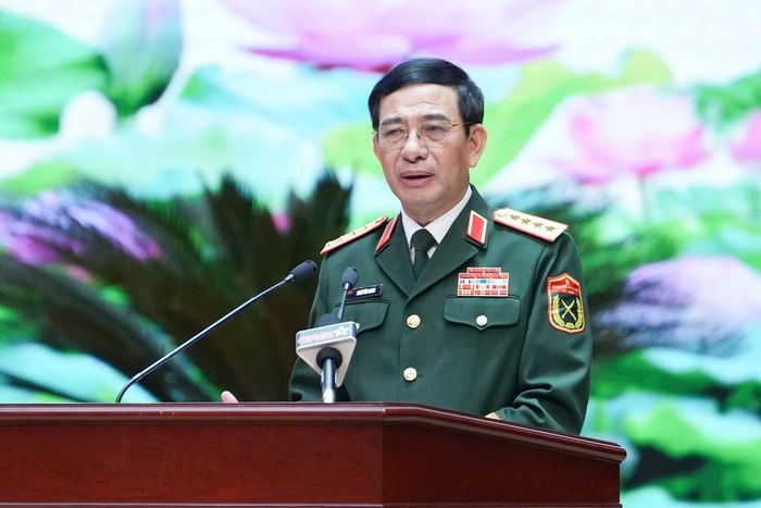 Đại tướng Phan Văn Giang, Ủy viên Bộ Chính trị, Phó Bí thư Quân ủy Trung ương, Phó Thủ tướng Chính phủ, Bộ trưởng Bộ Quốc phòng phát biểu chỉ đạo hội nghị. Ảnh: Hữu Chánh