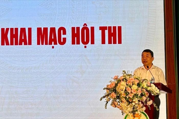 Phó Trưởng ban Tuyên giáo và Dân vận Thành ủy Hà Nội Đào Xuân Dũng phát biểu khai mạc hội thi. Ảnh: Phương Ngân