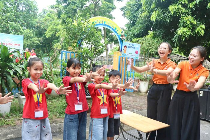 Hoạt động team building và nấu ăn giúp rèn luyện kỹ năng. Ảnh: PV