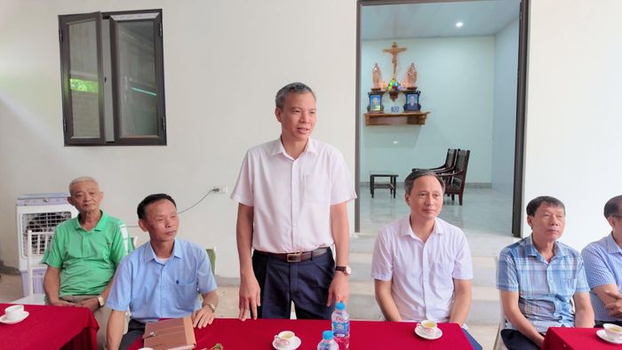 Bí thủ Đảng ủy xã An Khánh Nguyễn Trung Thuận phát biểu tại buổi lễ. Ảnh: AK