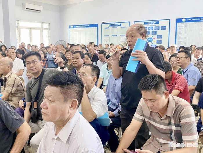 Các đại biểu, đại diện doanh nghiệp có đất nằm trong phạm vi giải phóng mặt bằng của dự án trao đổi, kiến nghị, đề xuất nhiều nội dung. Ảnh: MD