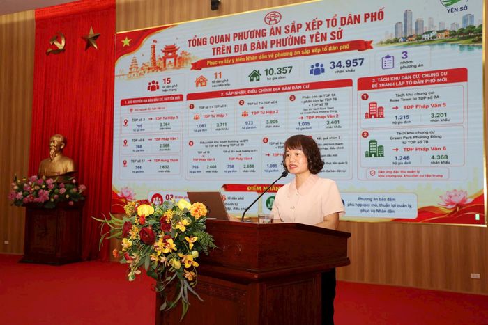Phó Chủ tịch UBND phường Yên Sở Trần Thanh Nga cho biết: Việc sắp xếp tổ dân phố không đơn thuần là điều chỉnh địa giới hành chính ở cấp cơ sở mà là bước đi quan trọng nhằm kiện toàn tổ chức bộ máy. Ảnh: Thái Phương