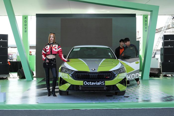 Skoda Octavia RS là đối thủ của nhiều mẫu xe đô thị với hiệu năng vận hành cao. Ảnh: Hoàng Linh