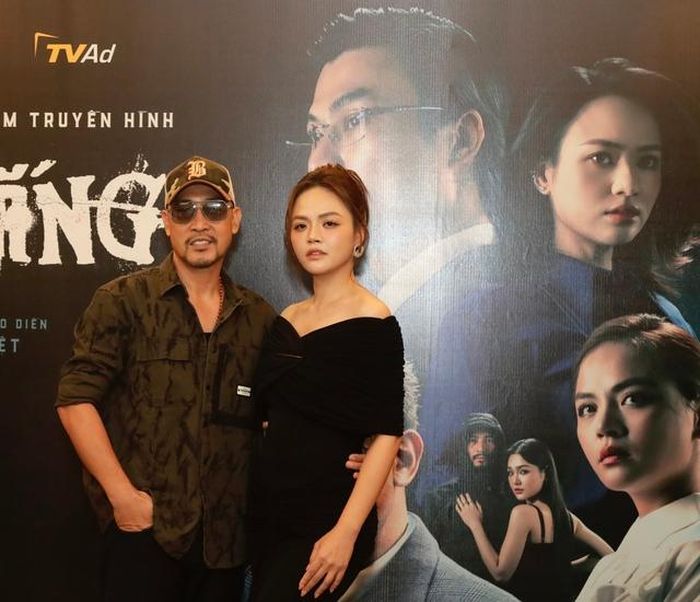 NSƯT Hồ Phong vào vai Lão Công – ông trùm đa nghi, mưu mô, luôn muốn kiểm soát mọi thứ. Với khí chất và kinh nghiệm diễn xuất dày dặn, NSƯT Hồ Phong được kỳ vọng sẽ tạo nên một vai diễn phản diện không chỉ đáng sợ ở sự tàn nhẫn, mà còn ở vẻ từng trải, lọc lõi và khả năng thao túng người khác.