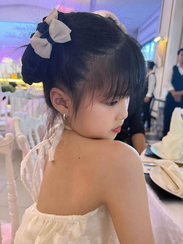 Con gái 7 tuổi của Lê Phương.