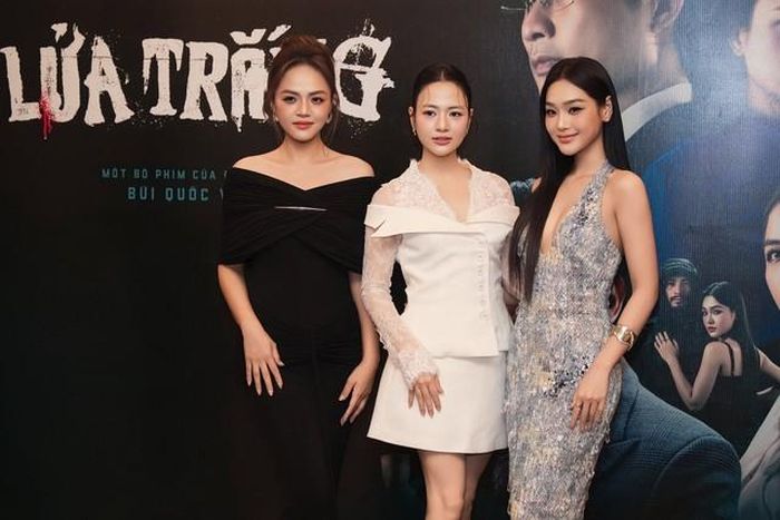 Thu Quỳnh, Việt Hoa và Cù Thị Trà trong buổi ra mắt phim "Lửa trắng".