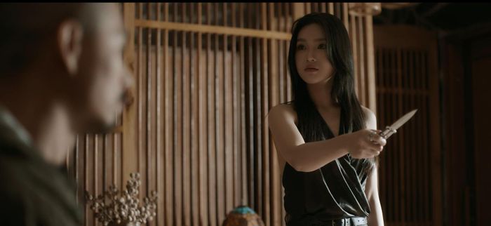 Sương (Cù Thị Trà) là nhân vật bí ẩn trong phim, là bạn gái của Lê Trường (Mạnh Tường).