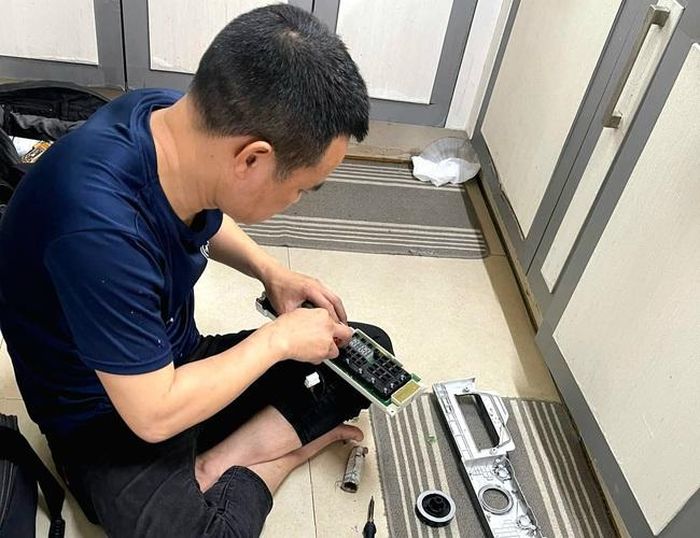 Anh Lê Bùi sửa chữa đồ điện: NVCC.