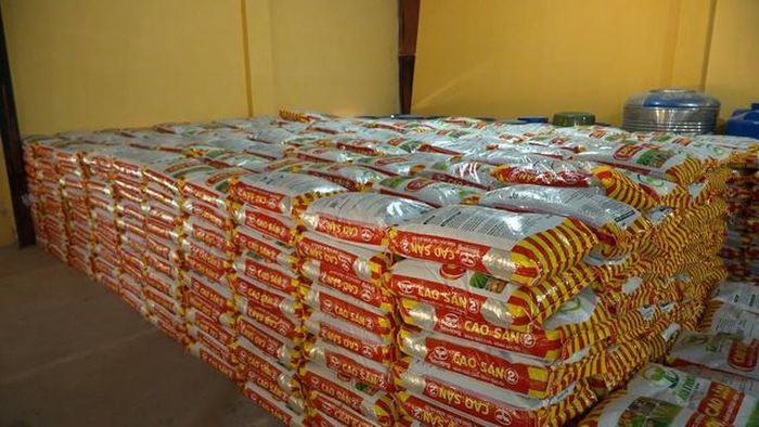 Lượng lớn phân bón sẽ được vận chuyển ra Trường Sa để phục vụ chăm sóc cây trồng.