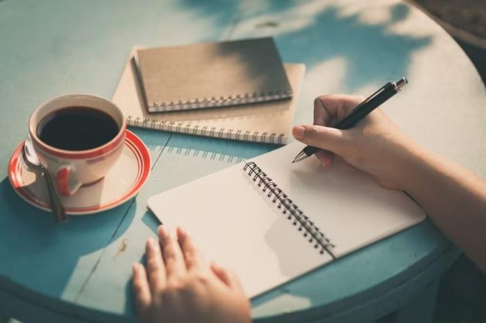 Viết nhật ký là cách để chúng ta lắng nghe chính mình.