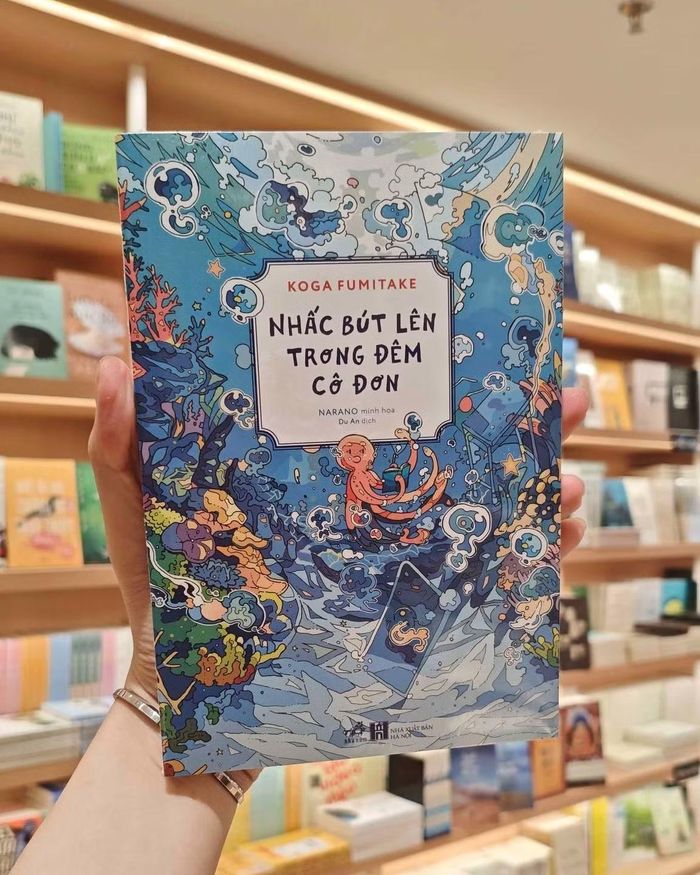 Không có câu chữ, cảm xúc dễ biến thành im lặng. Im lặng lâu quá, nó liền biến thành cô đơn.