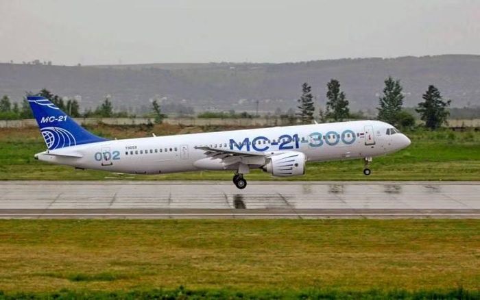 Mặc dù vậy, một số chuyên gia hàng không khác lại đưa ra quan điểm trái ngược hoàn toàn, điển hình như giám đốc điều hành của hãng hàng không Aviaport - ông Oleg Panteleev.