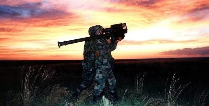 Phiên bản FIM-92K Stinger Block I được cải tiến nhằm nâng cao khả năng tiêu diệt các mục tiêu khó phát hiện hơn, đồng thời đáp ứng yêu cầu tác chiến trong môi trường hiện đại.