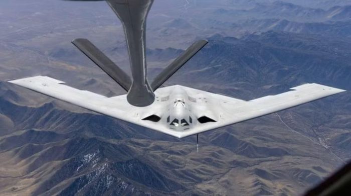 Theo giới chức Mỹ, cách tiếp cận này từng được áp dụng với tiêm kích F-15EX Eagle II nhưng B-21 Raider là chương trình có mức độ tích hợp sớm hơn đáng kể.