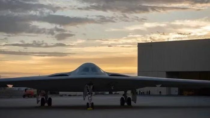 Máy bay được thiết kế để thay thế dần oanh tạc cơ B-1B Lancer và oanh tạc cơ tàng hình B-2 Spirit trong những năm tới.