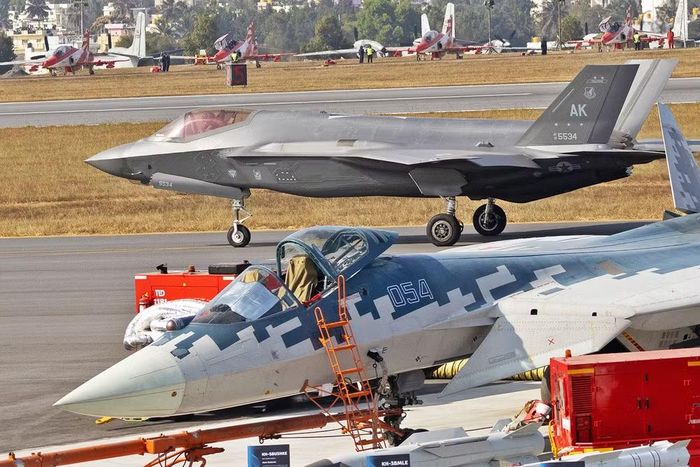 Trong bối cảnh đó, Su-57 dường như là một lựa chọn thuận tiện hơn nhiều, bởi vì công nghệ của Nga đã quá quen thuộc với các chuyên gia quân sự Ấn Độ, khi đã được tích hợp vào quy trình bảo trì cũng như đào tạo nhân sự hiện có.