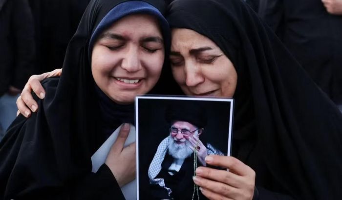 Trong hơn 100 ngày qua, Iran gần như không công bố chi tiết về kế hoạch an táng ông Ali Khamenei, dù đây là nhân vật giữ cương vị lãnh tụ tối cao suốt hơn 3 thập kỷ và có ảnh hưởng sâu rộng tới mọi mặt đời sống chính trị, quân sự cũng như tôn giáo của đất nước.