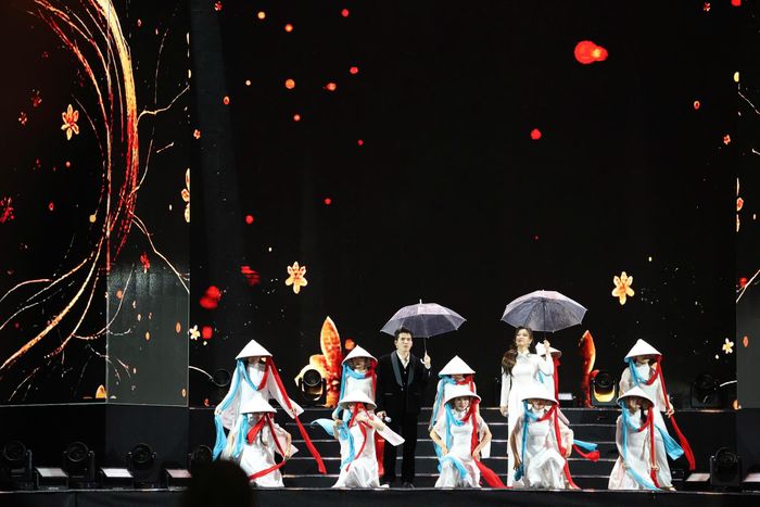  Gala nghệ thuật là điểm nhấn trong chuỗi hoạt động hướng tới kỷ niệm 80 năm Ngày truyền thống lực lượng An ninh nhân dân, để lại nhiều cảm xúc trong lòng người xem. Ảnh: THU HOÀI 