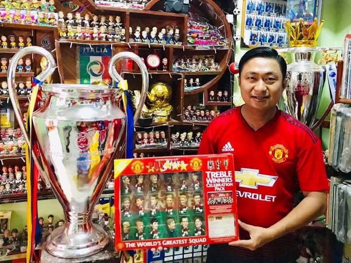 Tình yêu bóng đá của Tuân khởi nguồn từ World Cup 1998: "Năm ấy thực sự là một dấu ấn không quên. Giải đấu mà báo chí viết rất nhiều về chàng hói Zidane, người “ngoài hành tinh” Ronaldo, cầu thủ điển trai David Beckham và người đội trưởng mẫu mực của đội tuyển Ý Paolo Maldini". 