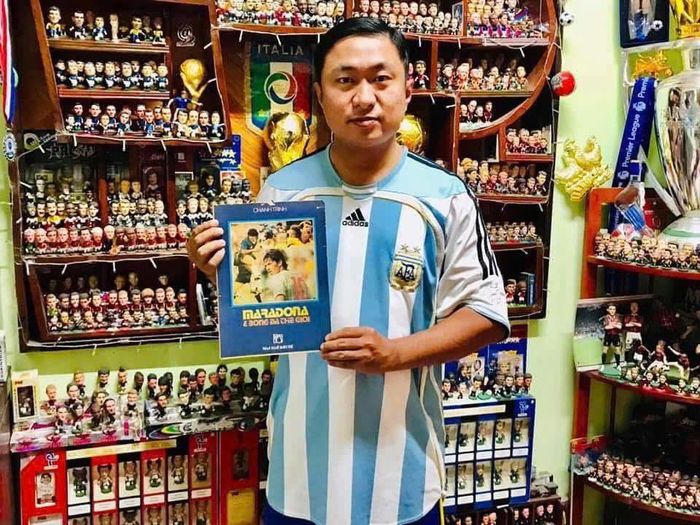  Không khí World Cup tràn ngập trong căn phòng của Tuân. Ảnh: NVCC. 