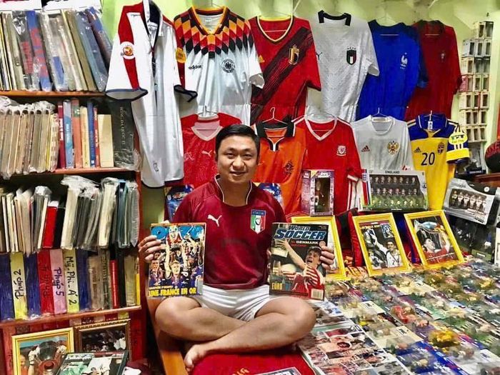  Mùa World Cup 2026 đang về, ước mơ của Đức Tuân là mở rộng không gian trưng bày để trưng bày hết các áo đấu, album hình ảnh, tượng cầu thủ vừa thỏa niềm đam mê, vừa đáp ứng nhu cầu thưởng thức của bạn bè gần xa. 