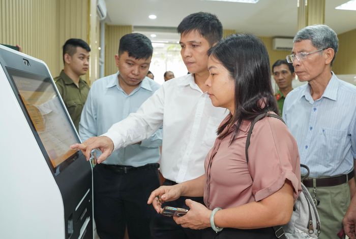  PGS.TS Cao Vũ Minh cho rằng cần xây dựng cơ chế bảo vệ cán bộ dám nghĩ, dám làm dựa trên một số nền tảng nhất định khi xây dựng Luật Đô thị đặc biệt. Ảnh: THUẬN VĂN 